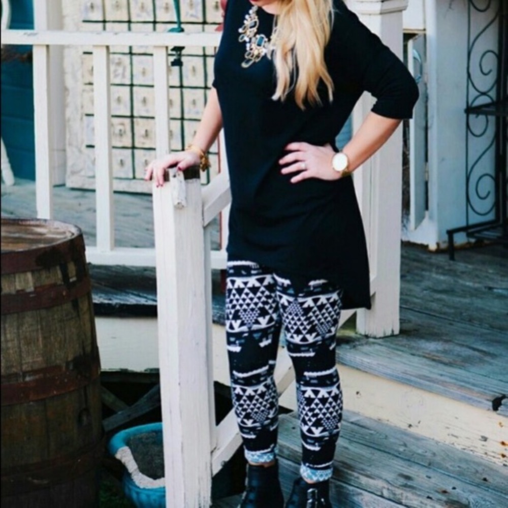 NWOT LuLaRoe | Lynnae Solid Black High-low Long Sleeve | Size 2XL